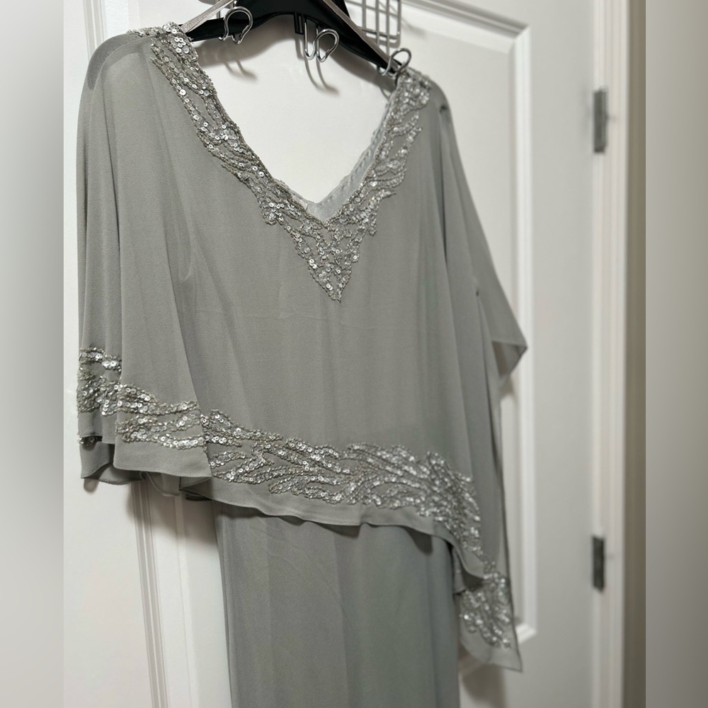 J Kara women’s formal dress - Size 6 - Picture 3 of 13